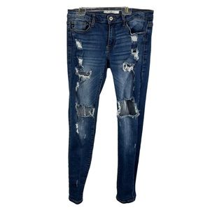 KanCan size 28 Distressed and Distroyed Jeans